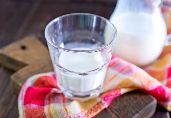 Fresh milk in glass — Stock Photo, Image