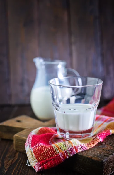 Lait frais en verre — Photo