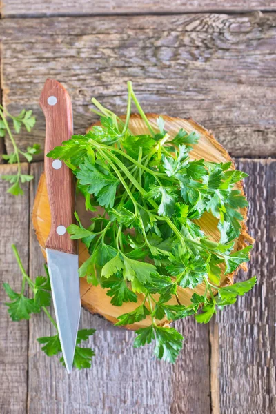 Fresh parsley on wooden board — Stock Photo, Image