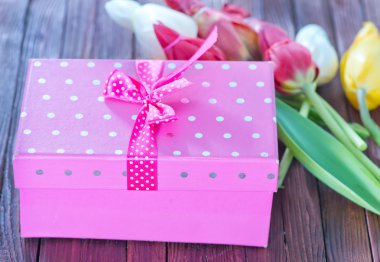 Pembe kutu hediye için