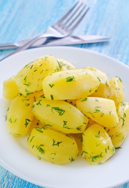 Tabağa haşlanmış patates