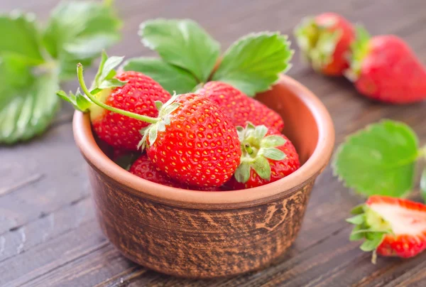 Fresh strawberry in bowl — Stock Photo, Image