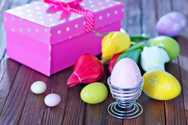 Easter eggs and flowers — Stock Photo, Image