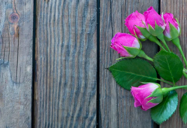 Kwiaty na drewniane backgrond — Zdjęcie stockowe