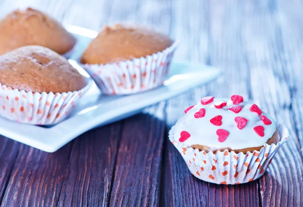 A fából készült asztal Muffin — Stock Fotó