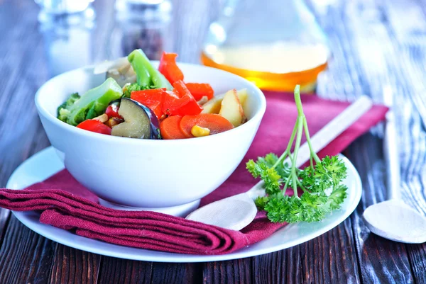 Fresh vegetables in bowl — Stock Photo, Image