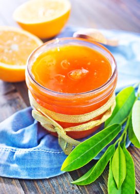 Portakal cam banka üzerinden jam