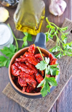 Kuru domates kasesinde