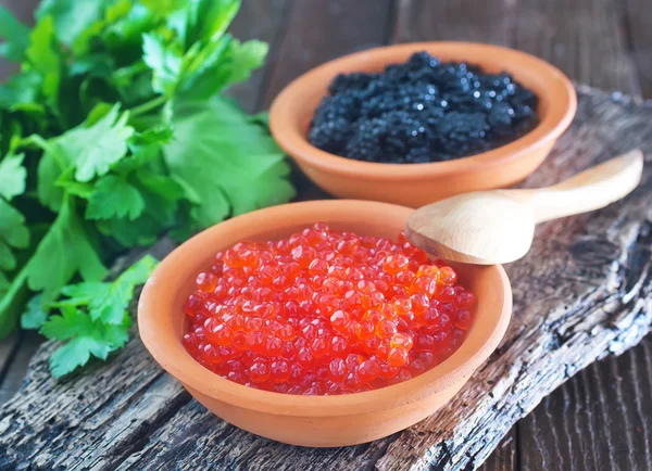 Caviar preto e vermelho em taças — Fotografia de Stock