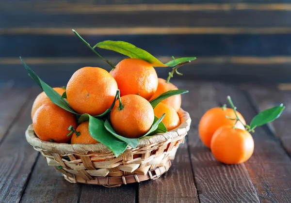 Tangerines on the wooden table — Stock Photo, Image