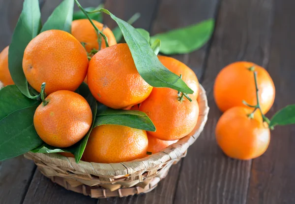 Tangerines on the wooden table — Stock Photo, Image