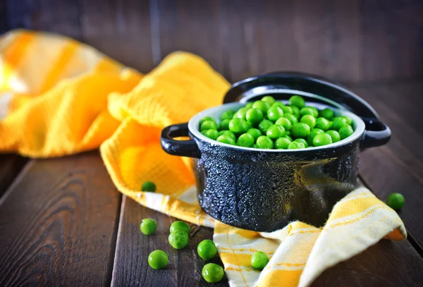 Guisantes verdes en bowl — Foto de Stock