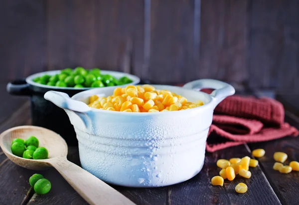 Sweet corn and green peas — Stock Photo, Image