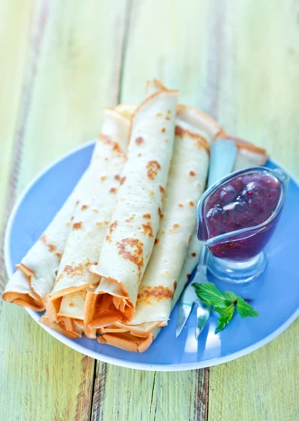 Pancakes with raspberry jam — Stock Photo, Image