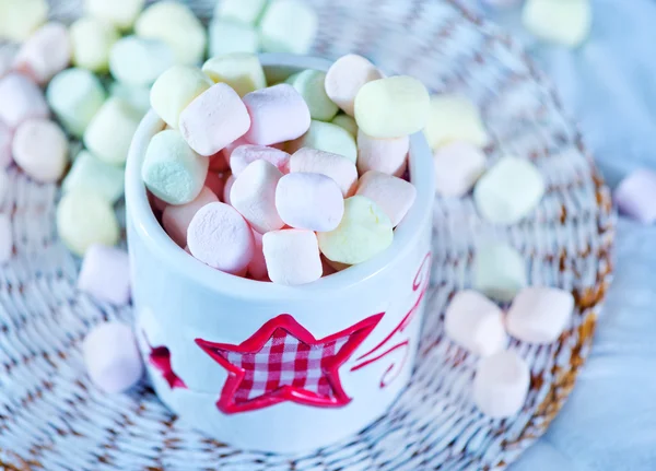 Marshmallows in white cup — Stock Photo, Image