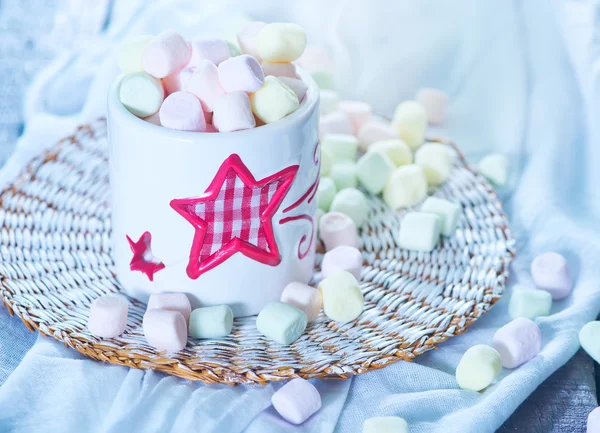 Marshmallows in white cup — Stock Photo, Image