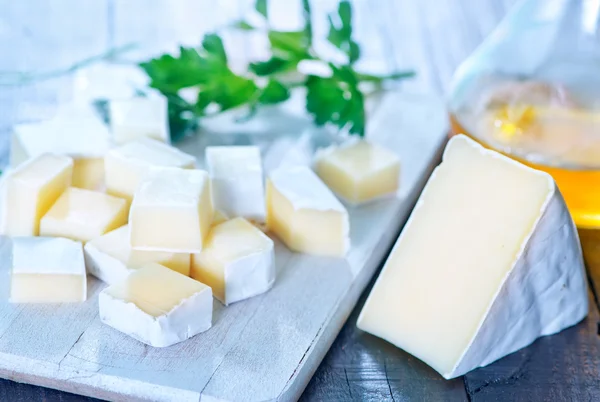 Queso camembert a bordo — Foto de Stock