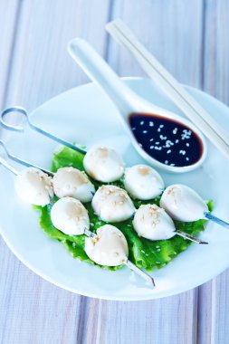 Yumurta beyaz susam ve sos ile