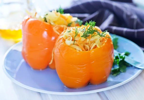 Paprika fylld med kål — Stockfoto