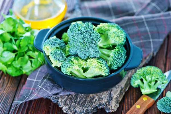 Fresh broccoli in bowl — Stock Photo, Image