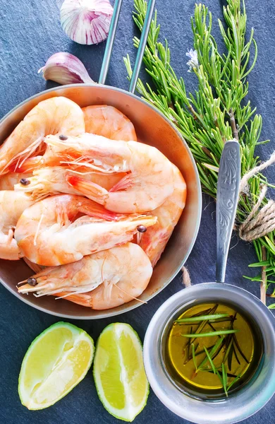 Boiled shrimps with rosemary — Stock Photo, Image