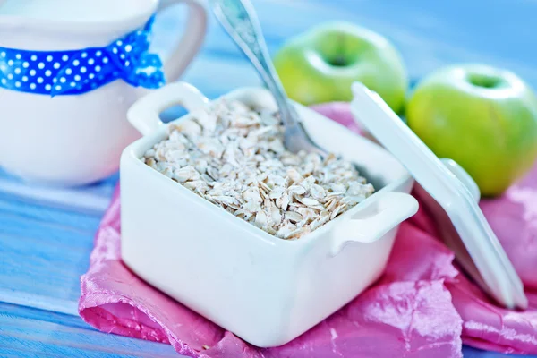Oat flakes with apple — Stock Photo, Image