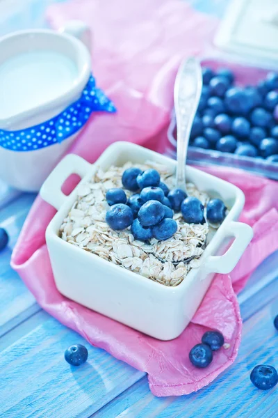 Oat flakes with blueberry — Stock Photo, Image