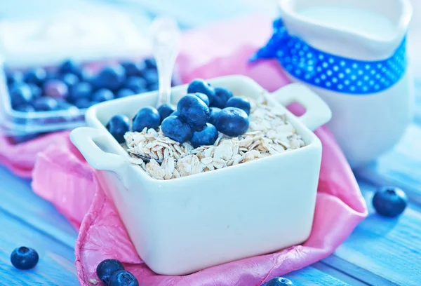 Oat flakes with blueberry — Stock Photo, Image