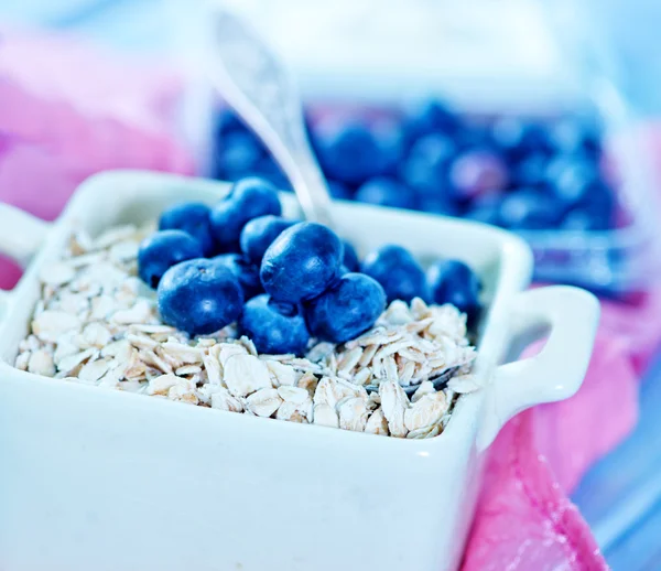Oat flakes with blueberry — Stock Photo, Image