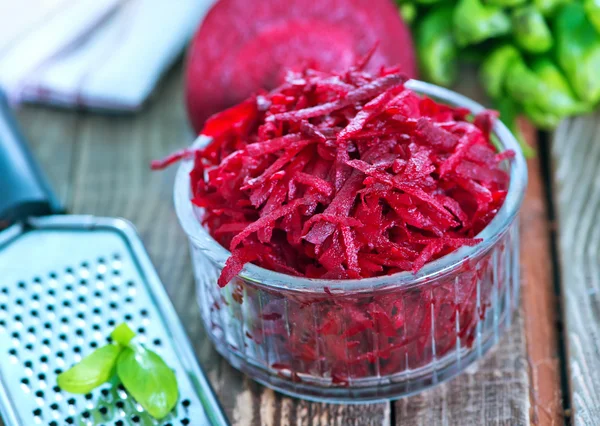 Grated beet in bowl — Stock Photo, Image