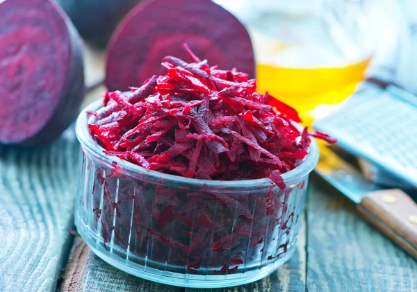 Grated beet in bowl — Stock Photo, Image