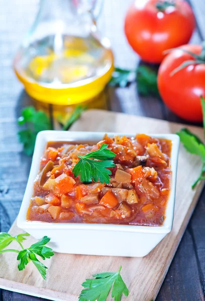 Verduras con salsa de tomate — Foto de Stock