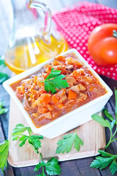 Verduras con salsa de tomate —  Fotos de Stock