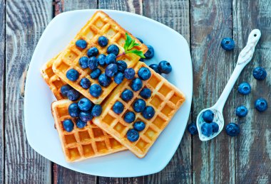 Blueberry plaka ile waffle
