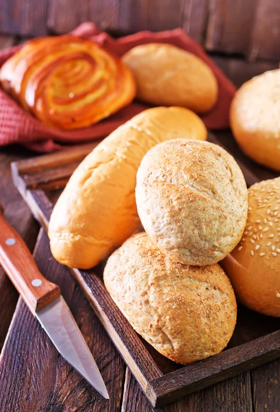 Pane fresco su un tavolo — Foto Stock