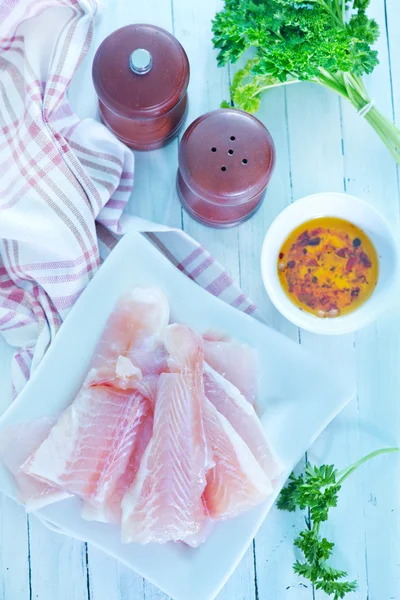 Çiğ balık ve baharat — Stok fotoğraf
