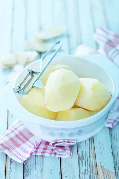 Raw potato in bowl — Stock Photo, Image