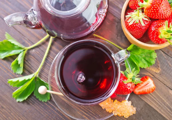 Cup of strawberry tea — Stock Photo, Image