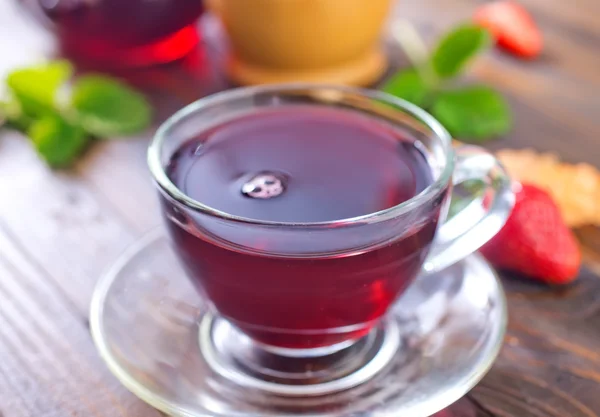 Cup of strawberry tea — Stock Photo, Image