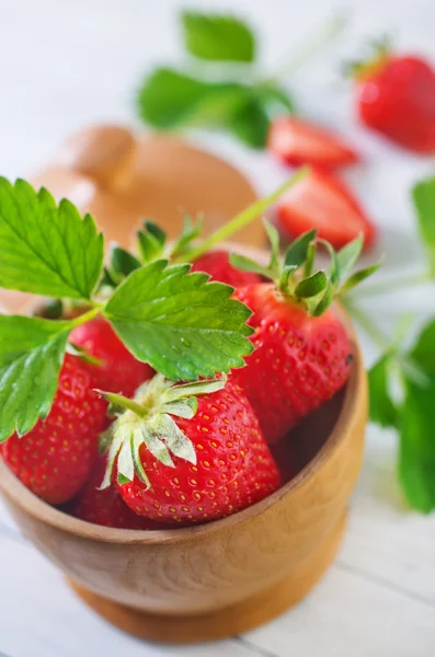 Fresh strawberries in bowl — Stock Photo, Image