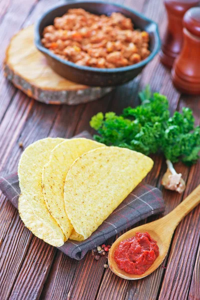 Tacos - dalam tortilla jagung kuning meksiko — Stok Foto