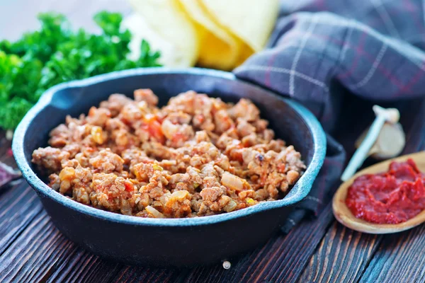 Bowl of fried ground meat with tomatoes — Stock Photo, Image