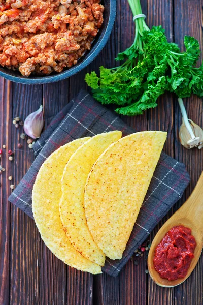 Tacos - em tortilla de milho amarelo mexicano — Fotografia de Stock