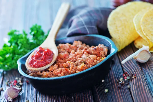 Bowl of fried ground meat with tomatoes — Stock Photo, Image