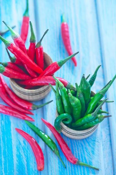 Red and green chilli peppers — Stock Photo, Image