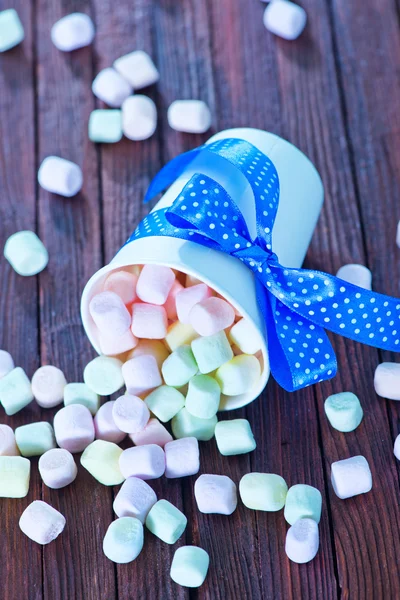 Tasty marshmallows in cup — Stock Photo, Image