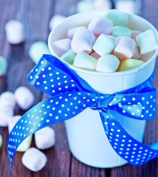 Tasty marshmallows in cup — Stock Photo, Image