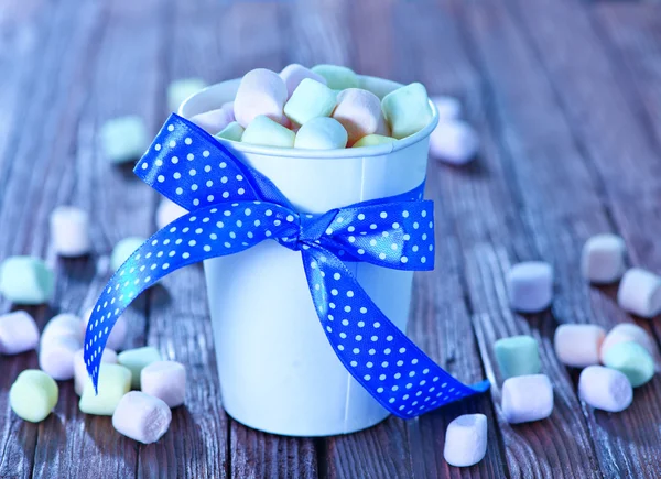 Tasty marshmallows in cup — Stock Photo, Image