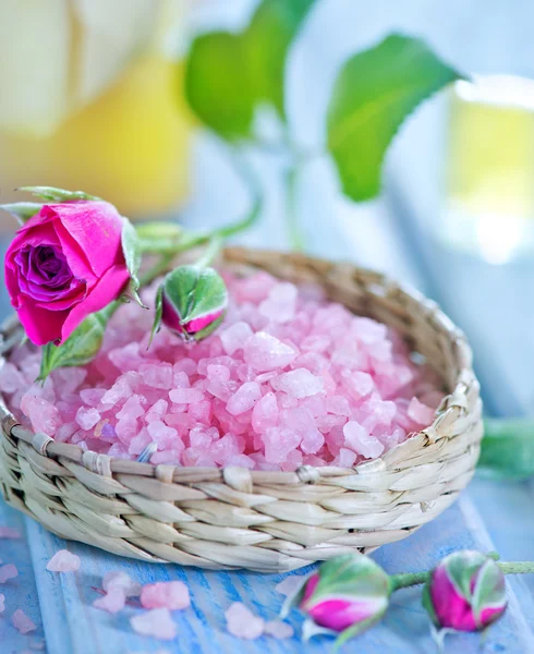 Pink sea salt in bowl — Stock Photo, Image