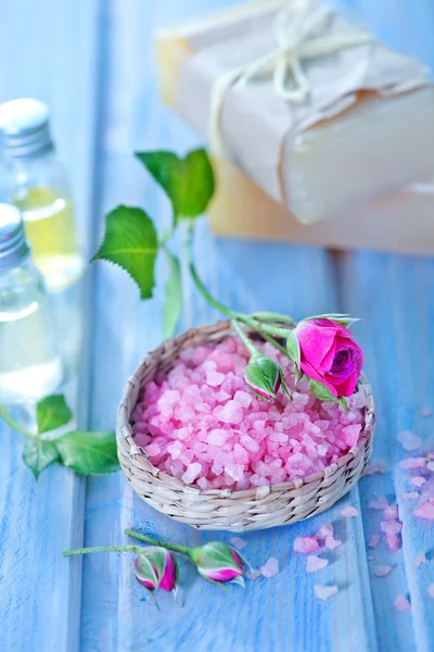 Pink sea salt in bowl — Stock Photo, Image